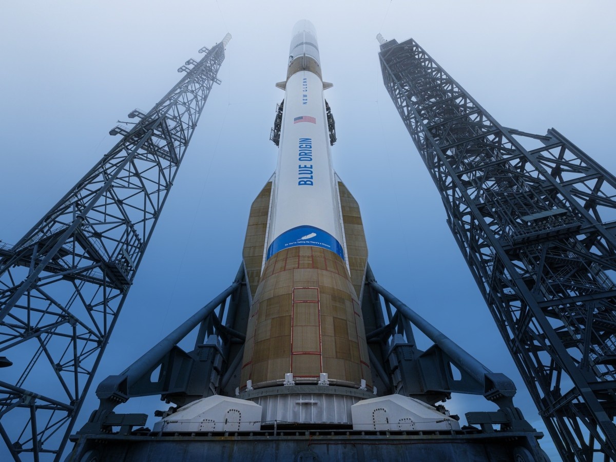    Blue Origin успешно запустила аналог ракеты SpaceX Falcon Heavy