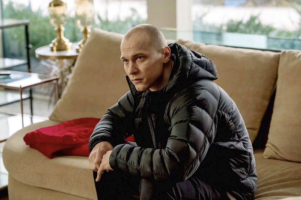 Кадр из фильма «Анора» (2024), реж. Шон Бейкер