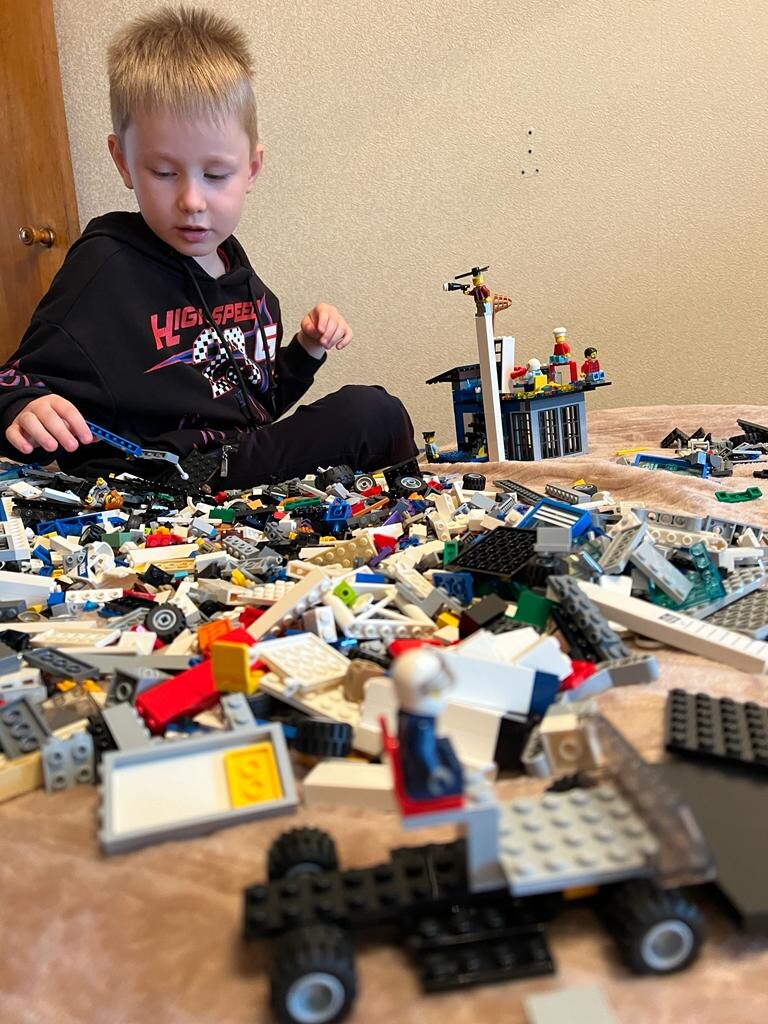 Игрушек много не бывает.