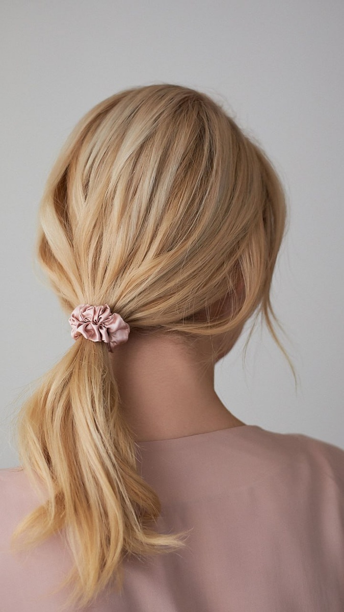 Набор из 4 шелковых резинок для волос - 2 490 руб. 