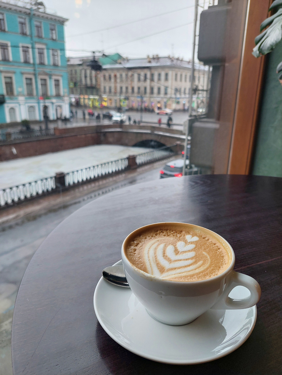 ...Пить вкусный кофе с видом на Невский 😍