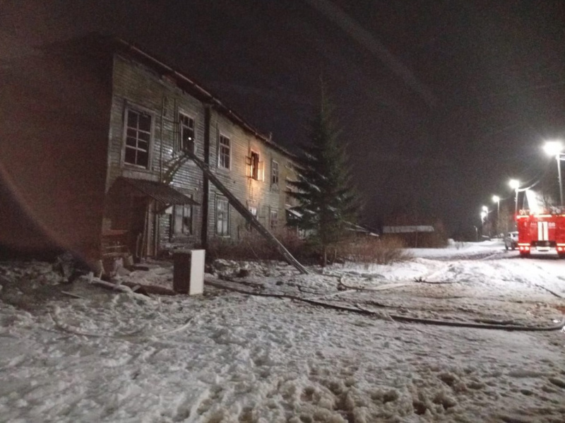    Появились фото страшного пожара в Карелии, где сгорели четыре квартирыОПС по Кемскому району