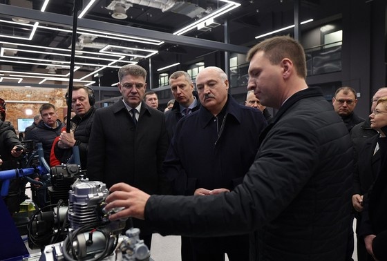    Александр Лукашенко во время посещения Минского городского технопарка