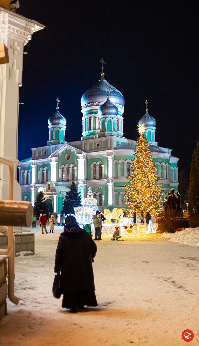 Расписание Богослужений в Свято-Троицком Серафимо-Дивеевском монастыре 15 - 19 января  2025г.
