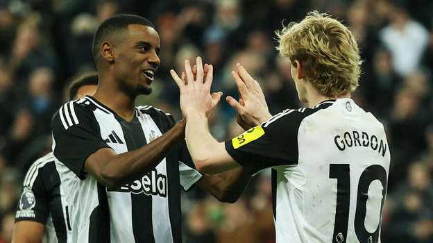 Дубль Исака помог «Ньюкаслу» разгромить «Вулверхэмптон» в 21-м туре АПЛ.