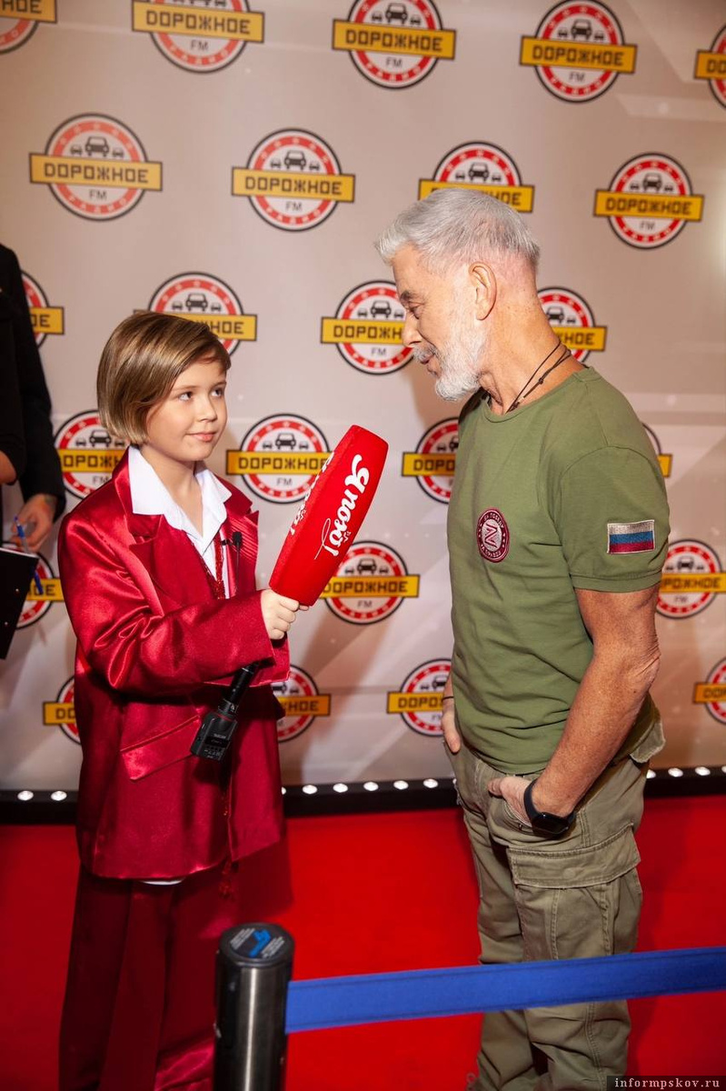 Школьник из Печор стал ведущим церемонии вручения премии «Звёзды «Дорожного радио». Фото здесь и далее из группы Родиона Беликова в соцсети «ВКонтакте»