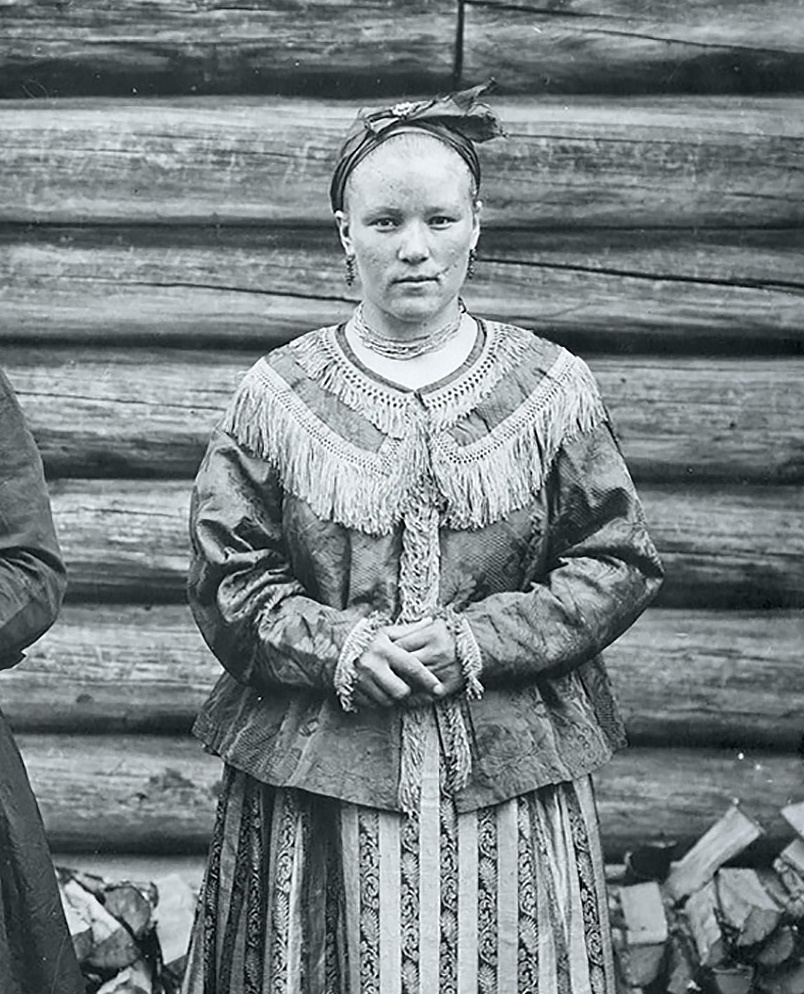 Женщина села Нёнокса Архангельской губернии . 1910 г. РЭМ