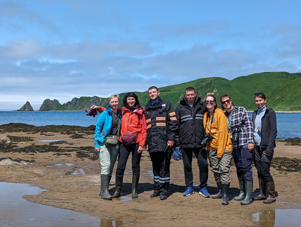 Высадка экспедиционного десанта на юг острова Уруп. Фото: участники экспедиции