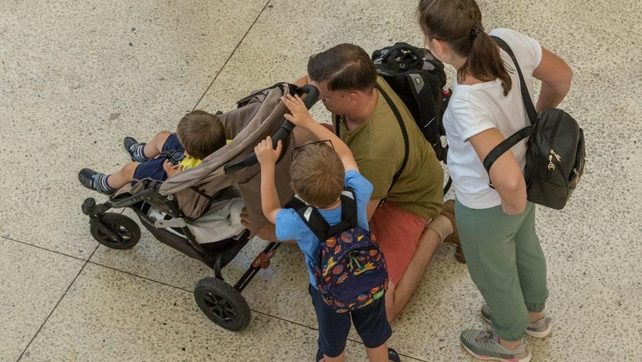    Семья с детьми. Иллюстрация. Автор фото: Тихонов Михаил