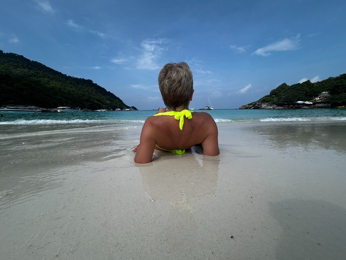 Остров Рача особенно красив утром и вечером,  когда на нем практически нет туристов