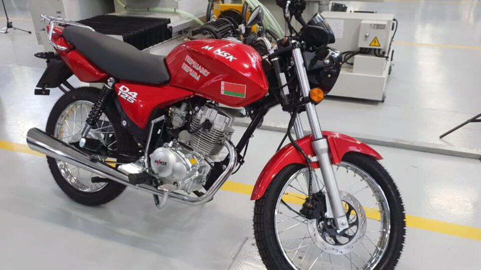     Лукашенко отказался отдать государству подаренный ему мотоцикл "Минск" t.me/BELTA