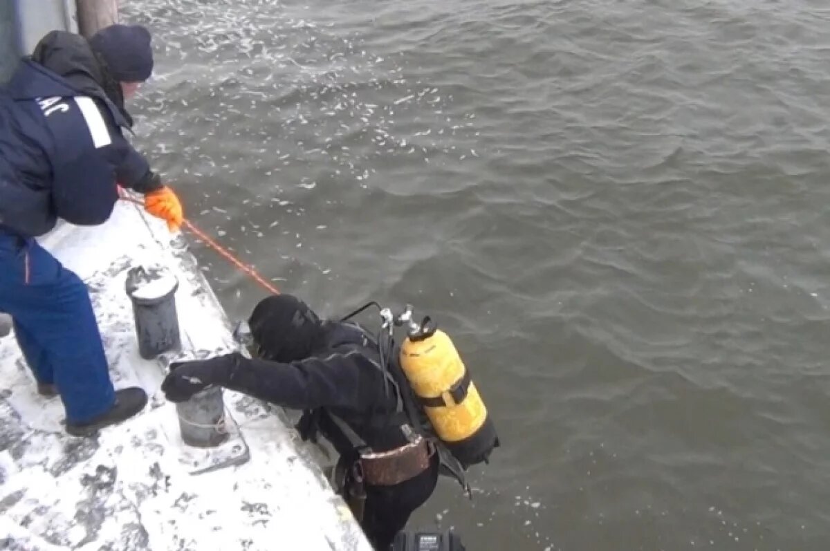    В Астрахани водолазы "Волгоспаса" обследуют дно крещенских купелей