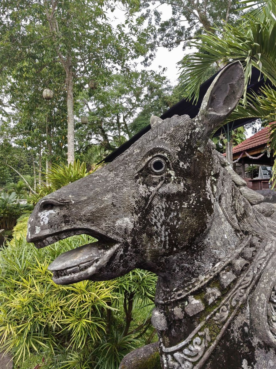 Статуи на Бали, защищают от злых духов!