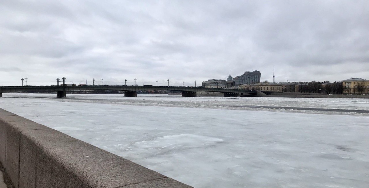 Мрачный Петербург в сером цвете. Фото автора