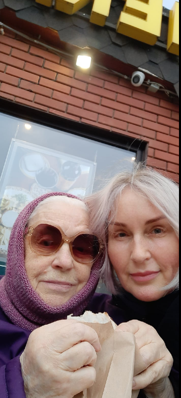 Ольга Шукшина в одиночку заботится о матери

