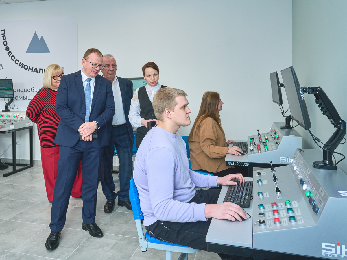 Потенциальные работодатели оценили качество образовательного процесса в ходе экскурсии по учебно-производственным зонам. Фото Владимира Авдеева / «Медиацентр»