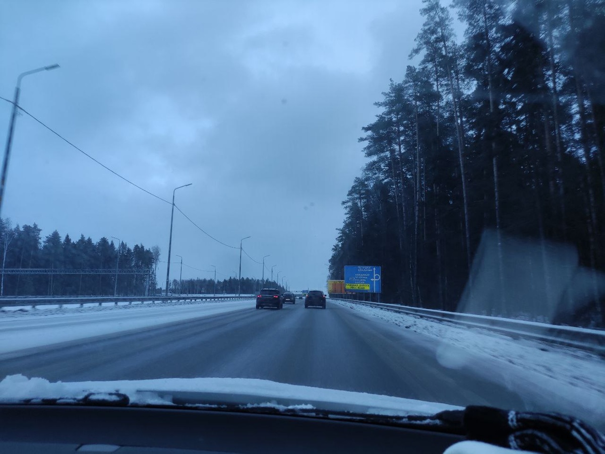 А это "бесплатный участок". Ожидаемо, тут асфальт похуже и машин больше. Плюс (точнее "минус") теряешь время на светофорах