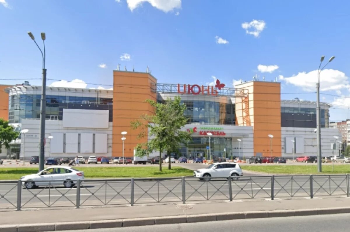    В Петербурге производитель фасадных систем купил ТЦ «Июнь» за 2 млрд рублей