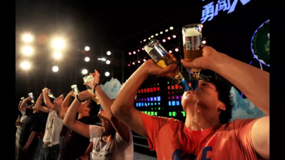 Китайцы выпивают четверть всего пива в мире, но научили их этому русские. Фото: Vlogger McGamer