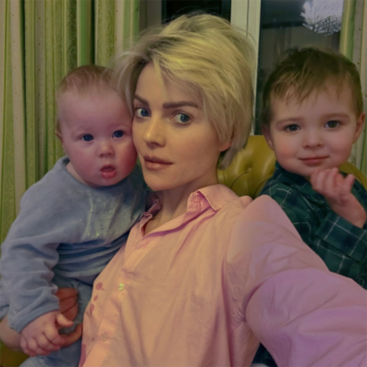 Елена Николаева с сыновьями. Фото: соцсети Елены Николаевой