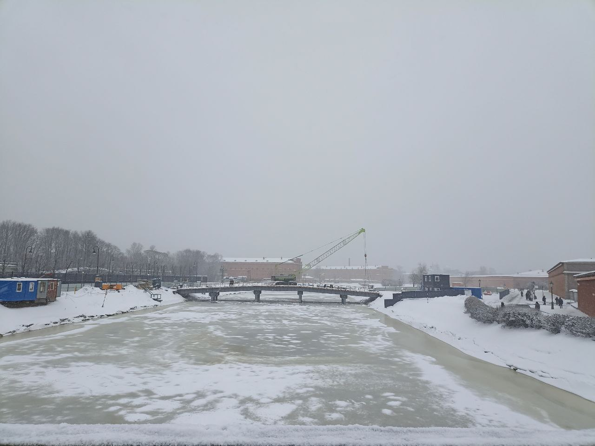 Вид с Кронверского моста на новый мост