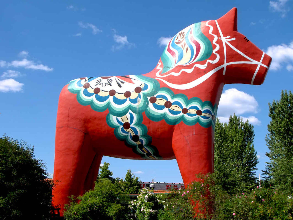   Лошадки Дала бывают разных размеров, от 1 см до 1,5 метров (иногда даже больше), и оступны в различных цветах и узор