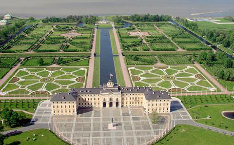 Стрпельна. Константиновский дворец. Фото с сайта https://news.itmo.ru/en/news/6020/. Взято с Яндекс.Картинки