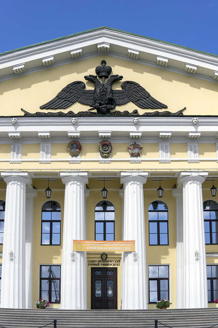 Фото из Яндекса.   Современный вид Горного университета