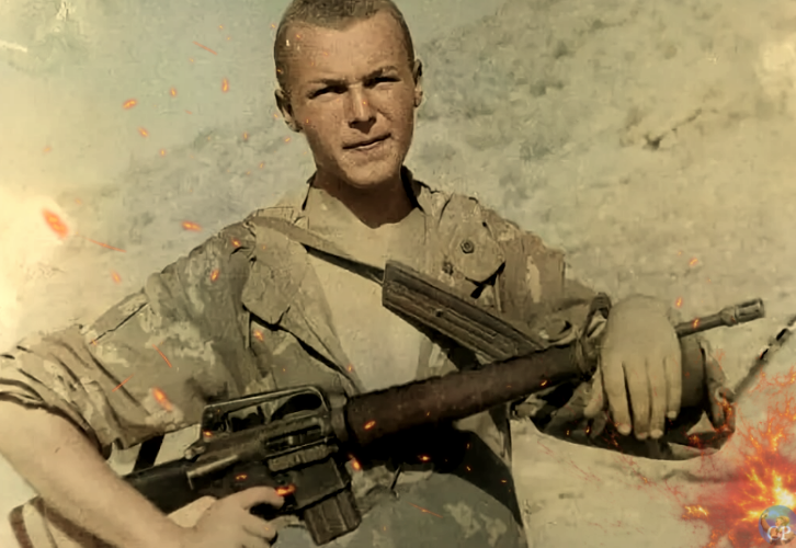 Советский боец с трофейной М16 в руках