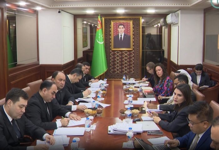 Встреча руководства Государственного концерна Türkmennebit с представителями Национальной нефтяной компании Абу-Даби (ADNOC) и Petronas Charigali Sdn. Bhd., 15 января 2025 года, Ашхабад, Туркменистан (Фото: ТНР)