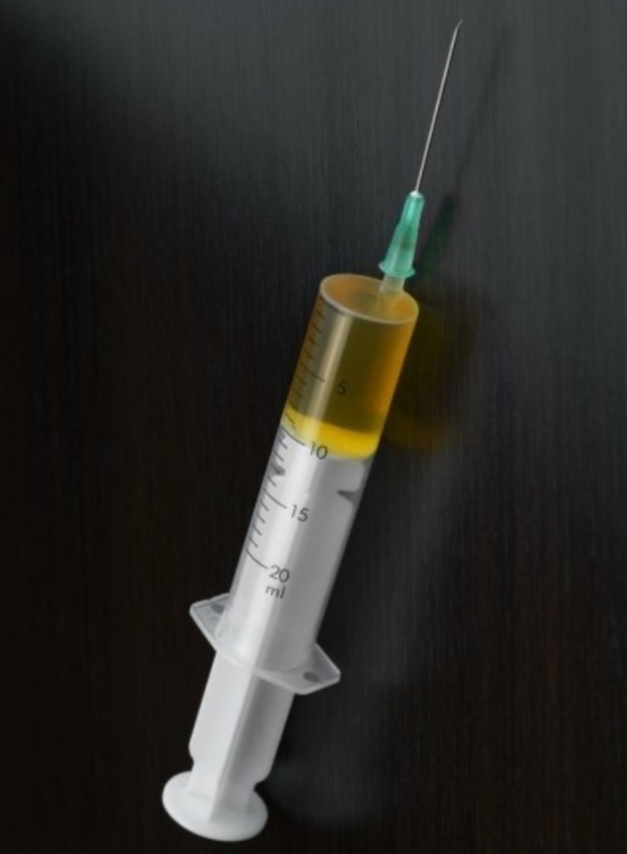 Шприц с машинным маслом 