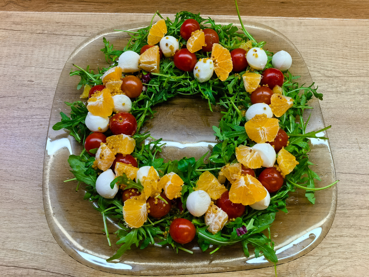 Салат с рукколой и мандаринами 