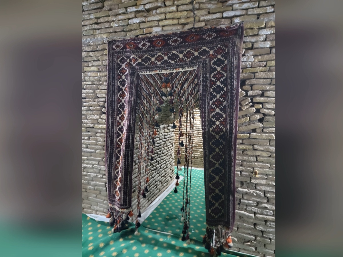 ковровый декор  дверного проема