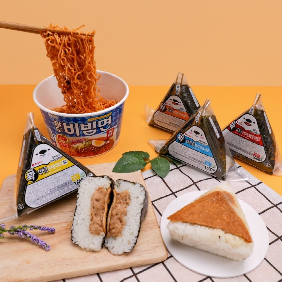 Рамен и самгак (треугольный) кимпаб. Источник: visitkorea