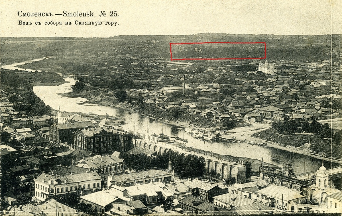 На снимке начала XX века показано красной рамкой примерно местоположение Тихвинского кладбища.