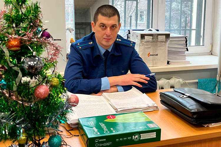    Гособвинитель Марк Гильманов заявил, что сегодня завершилось рассмотрение уголовное дело в отношении Баязитова*. Он уточнил, что преступление совершено публично через интернет с угрозой к применению насилия