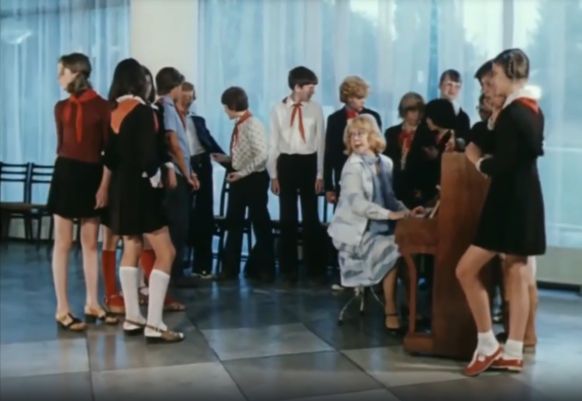 Кадр из фильма "Приключения Электроника"