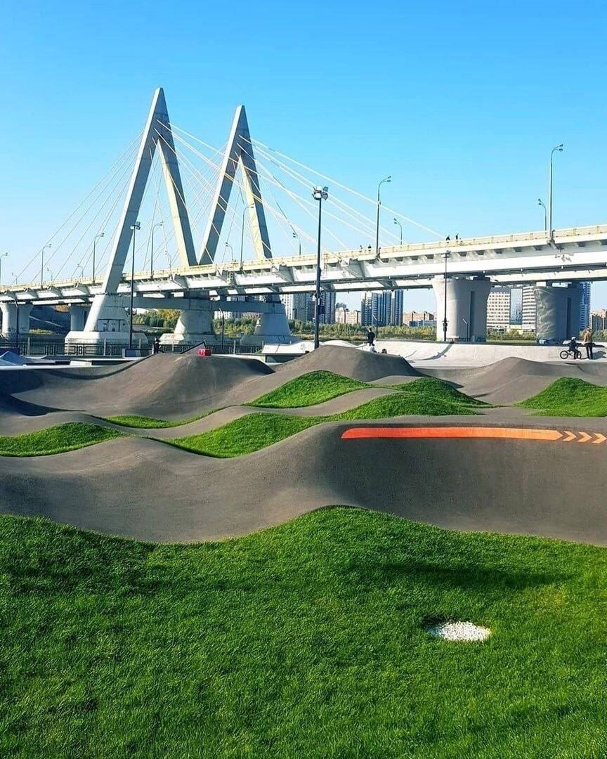 А вы видите тут первую букву в названии сайта?