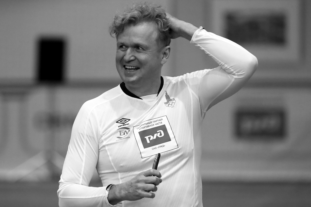    Дмитрий Волков во время футбольно-музыкального фестиваля "Арт-футбол" в футбольном манеже "Спартак" в парке "Сокольники". /Антон Новодережкин/ТАСС