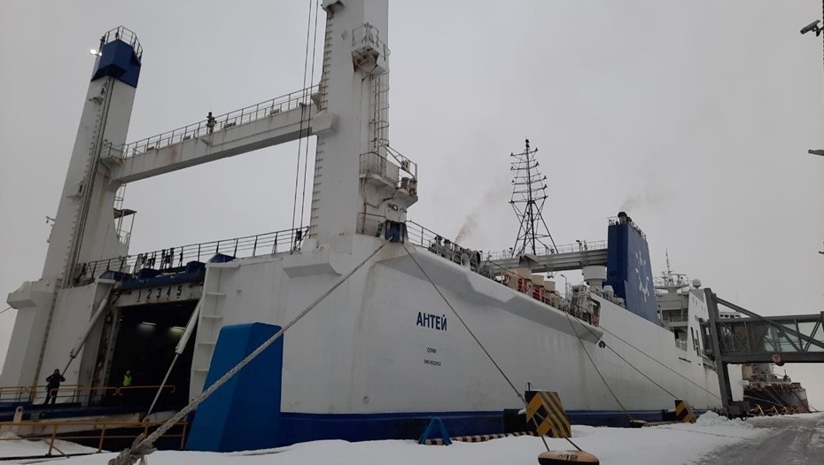    Паром "Антей" Автор фото: t.me/transportniytseh