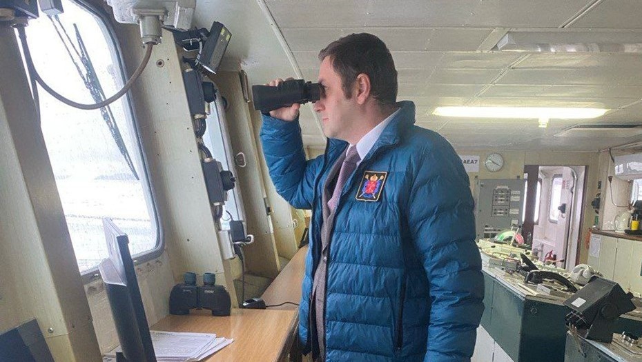    Глава Комтранса Валентин Енокаев на борту парома "Антей" в первом тестовом рейсе Автор фото: t.me/transportniytseh