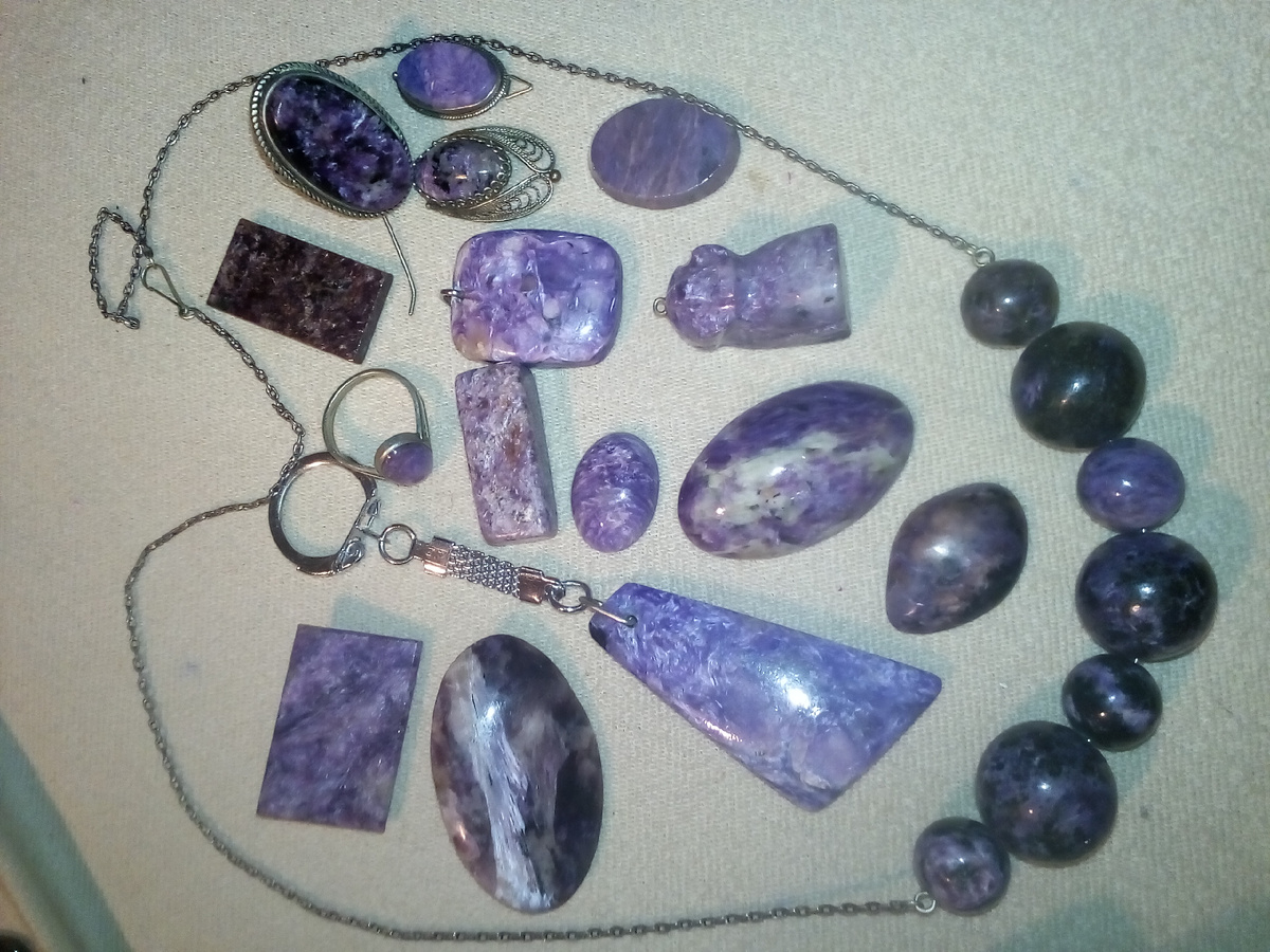 Брошки, колечки, серёжки-одиночки, кабошоны, подвески,  колье...   Со вспышкой