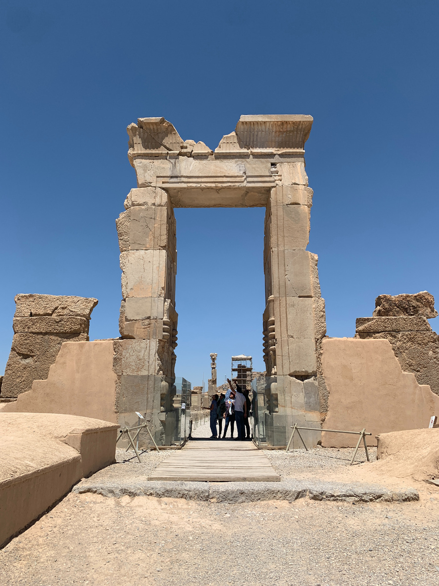 Дворец с тремя воротами