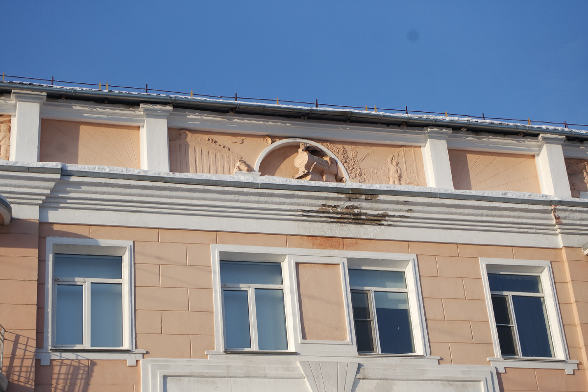 паровозик как из мультфильма советского!..