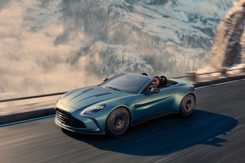 Aston Martin теперь выводит на рынок новый Vantage V8 в модификации родстера: стартовая цена в Европе составит порядка 220 000 евро.