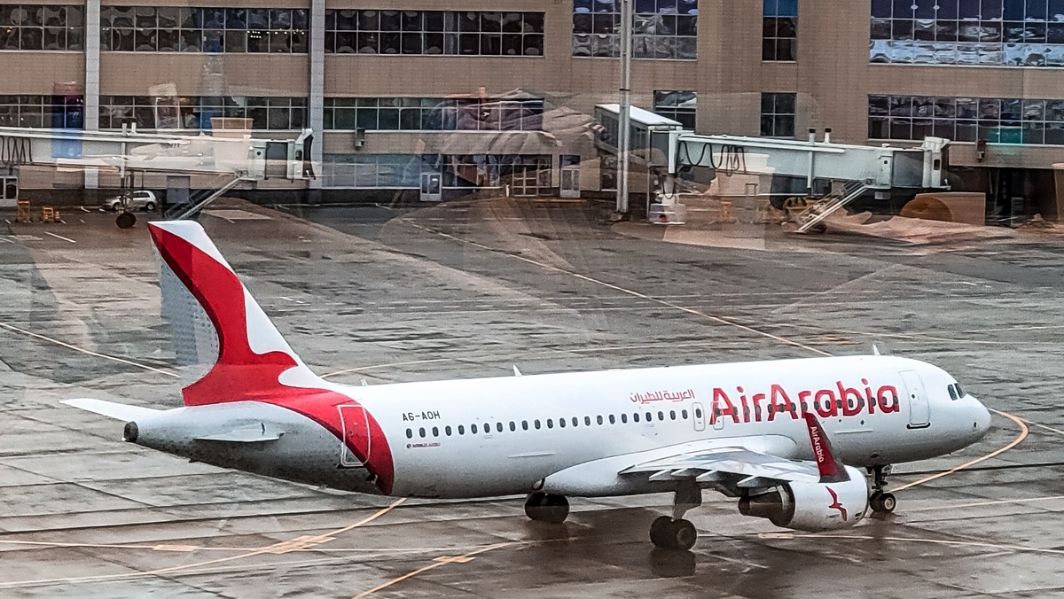 Самолёт авиакомпании "Air Arabia", на котором мы летели до Шарджи.