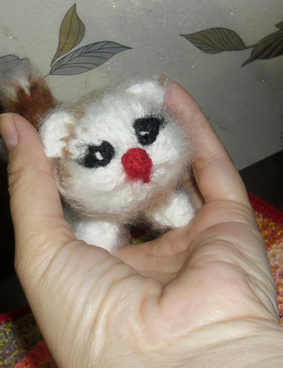 Хотелось мини котенка..вышло что то,  как всегда грустное.