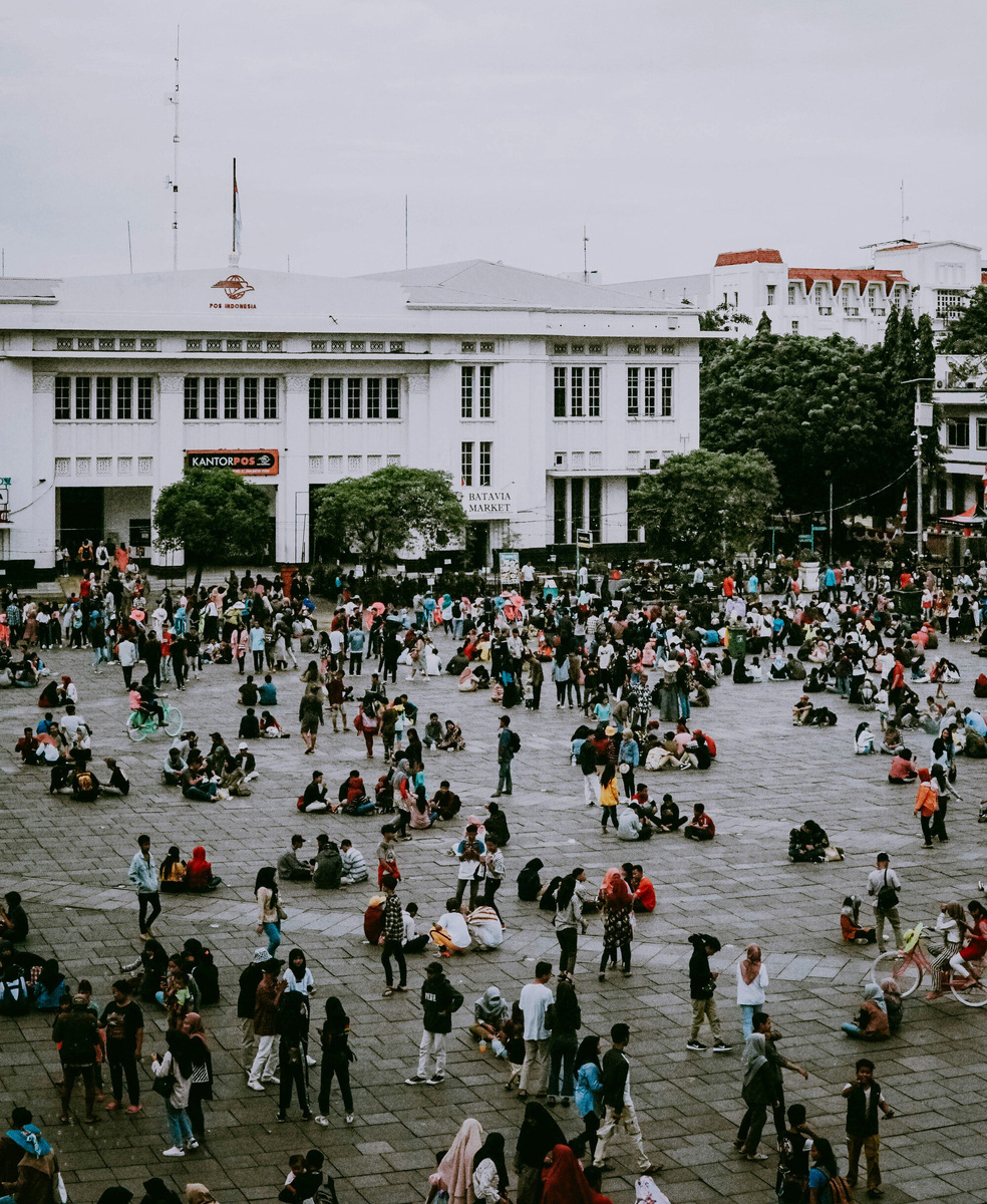 В выходной в Западной Джакарте всегда очень много народа. Фото: Aviv Rachmadian / Unsplash