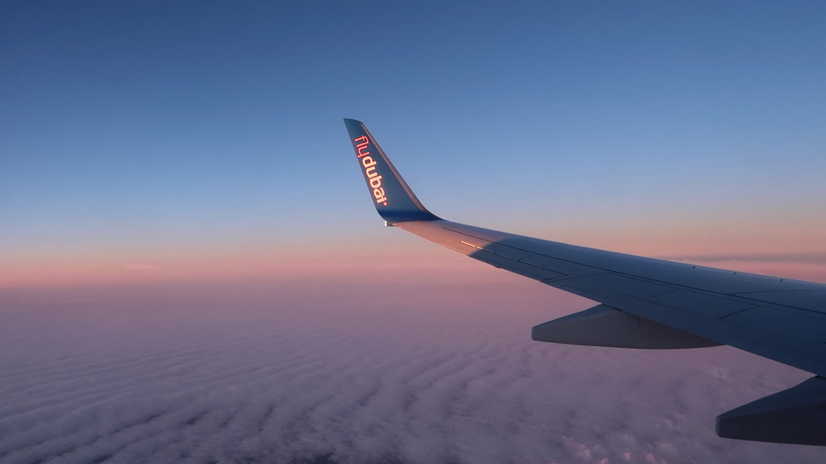 Ранний вечер на воздушной трассе Москва-Дубай.