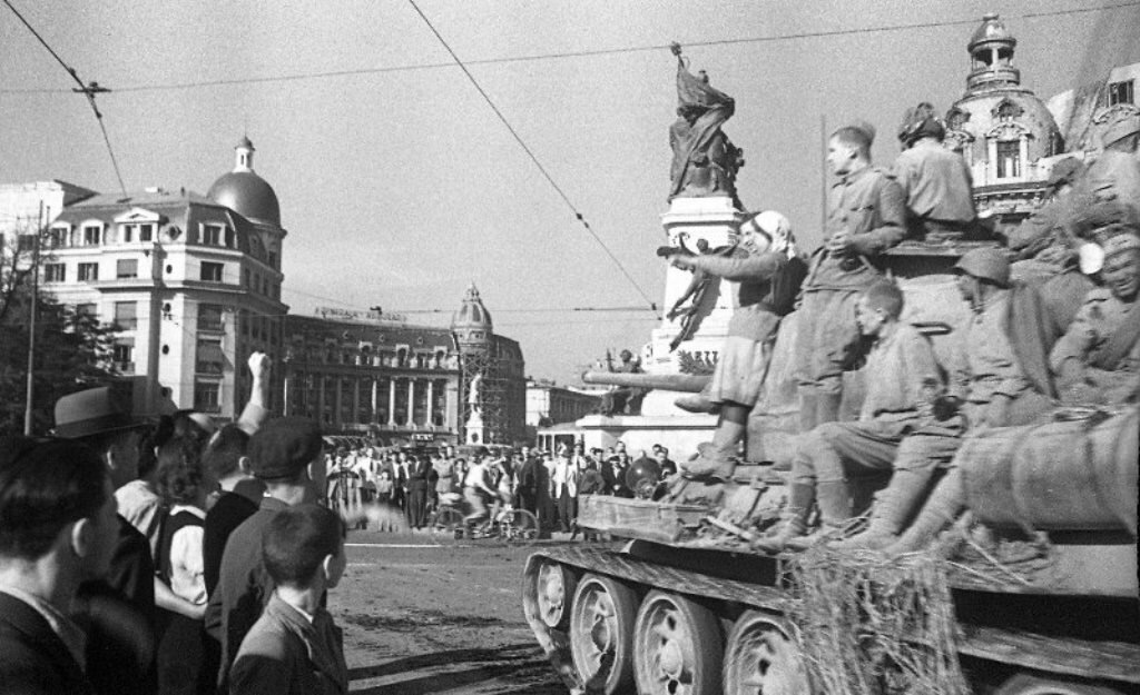 Красная армия вступает в Бухарест, 31 августа 1944 года.